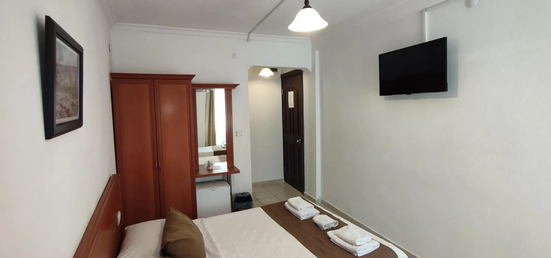 Bonapart Hotel Кешме 2*,